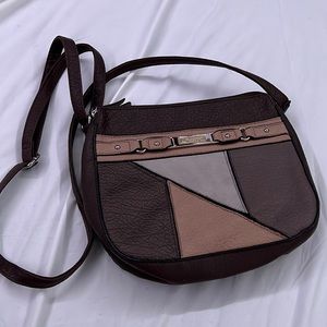 Tan, brown, and cream. It’s a very spacious bag